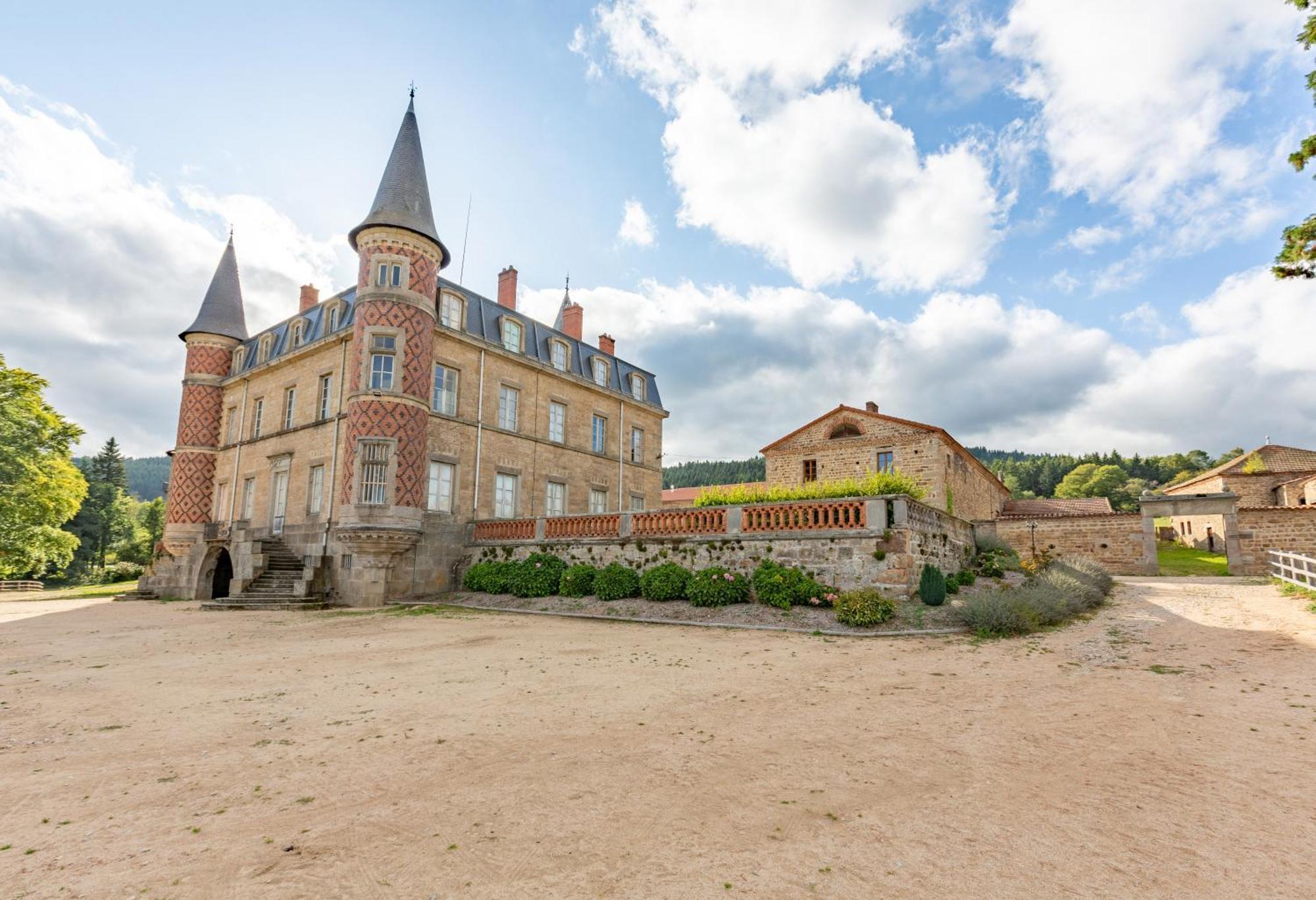 Domaine Et Chateau De Valinches Marols エクステリア 写真