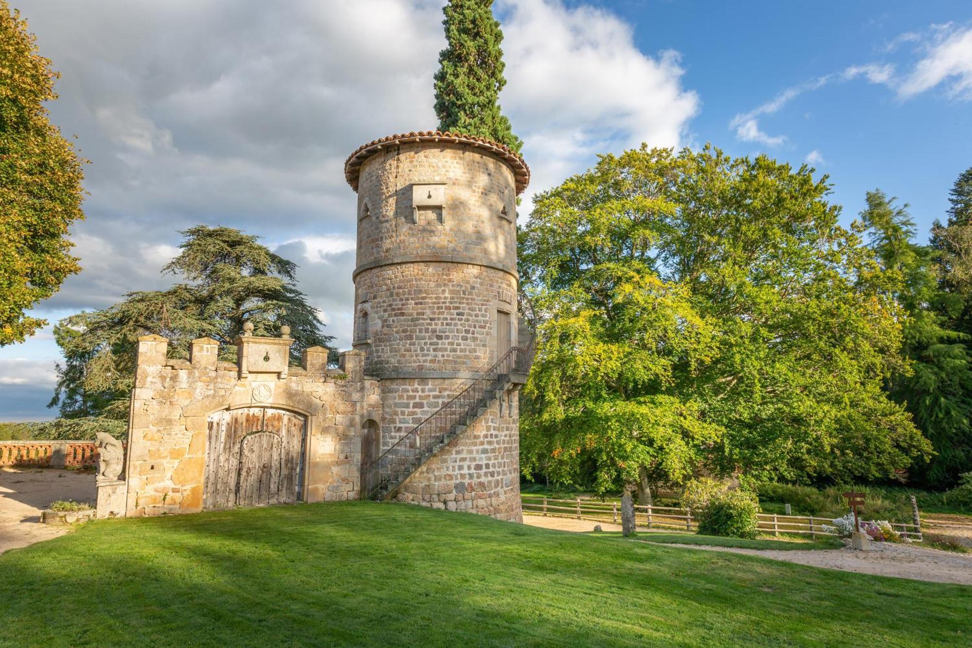 Domaine Et Chateau De Valinches Marols エクステリア 写真
