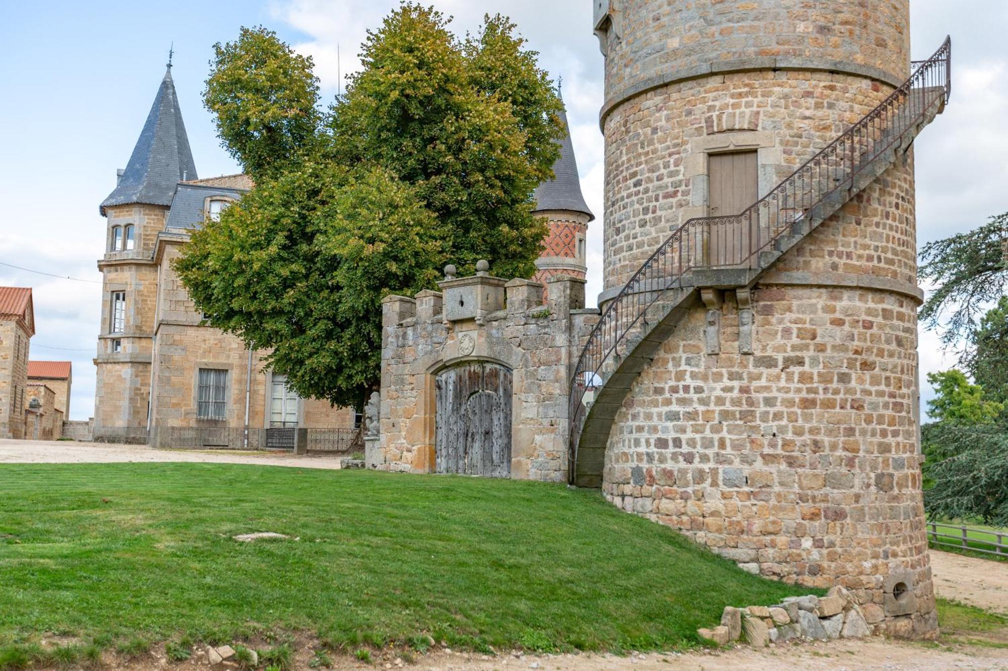 Domaine Et Chateau De Valinches Marols エクステリア 写真