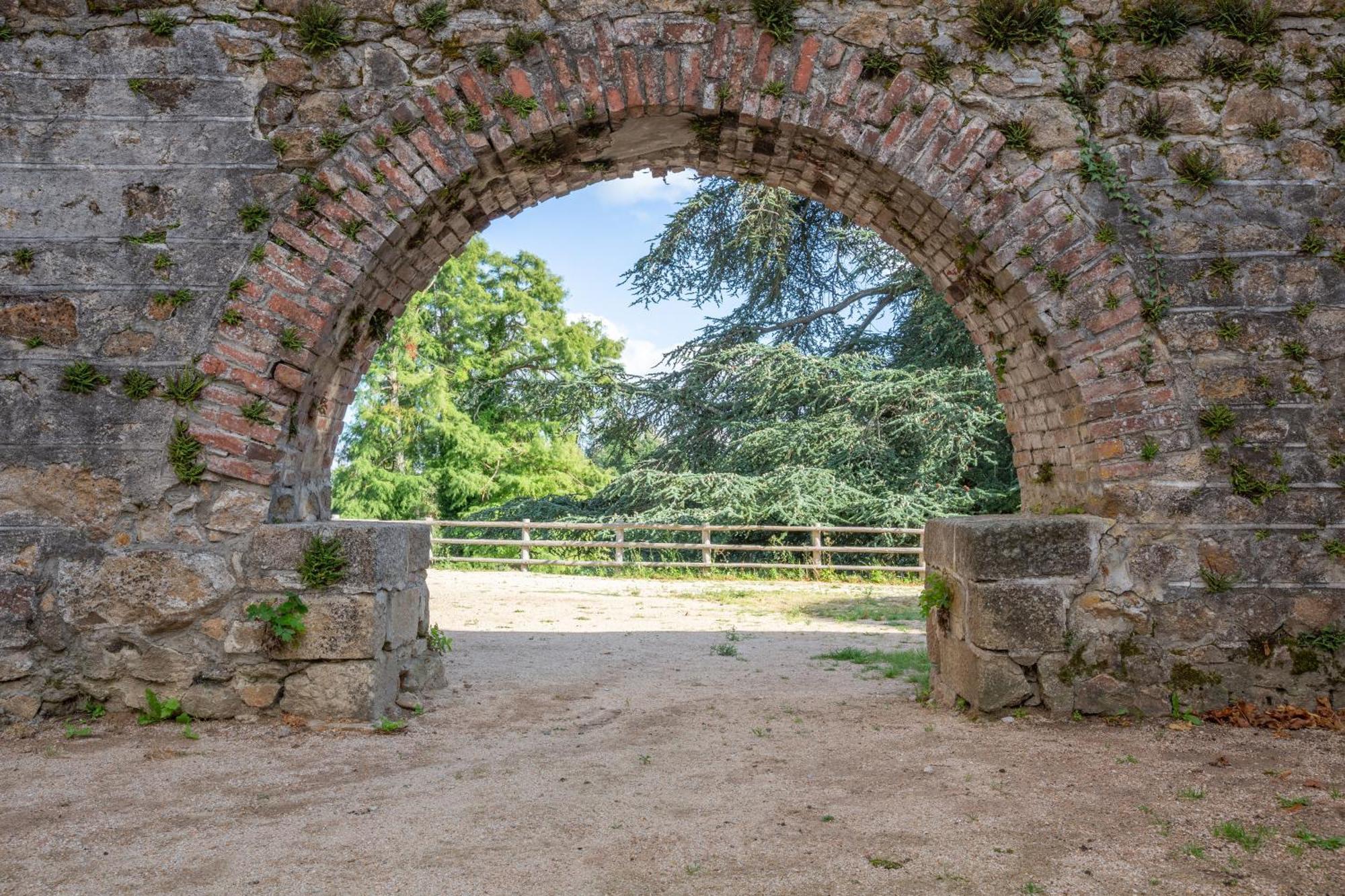 Domaine Et Chateau De Valinches Marols エクステリア 写真